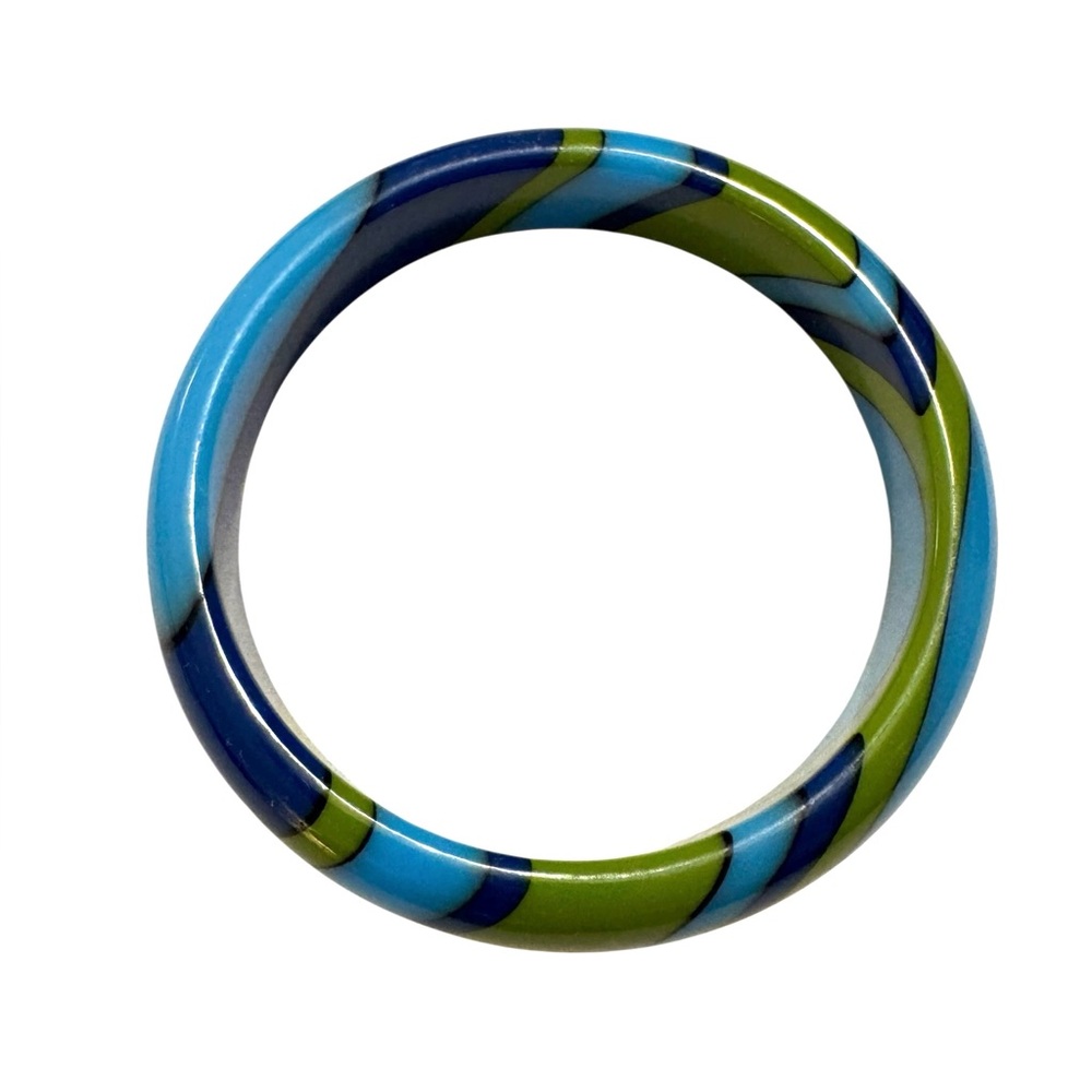 Very cool vintage Pucci inspired resin bangle in shades of blues and greens. EUC
